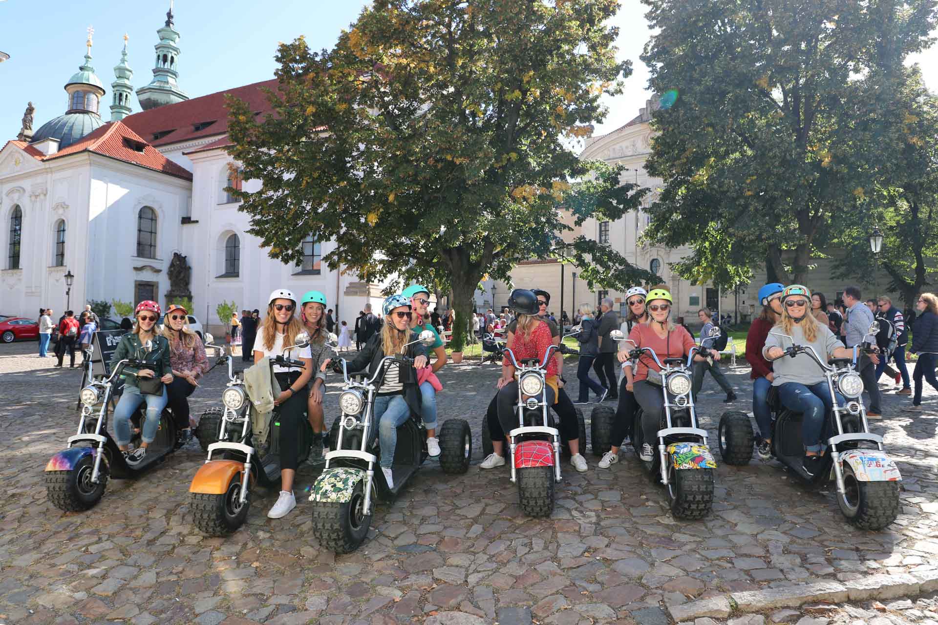 Adventure Trike Fahrer am Kloster Strahov in Prag